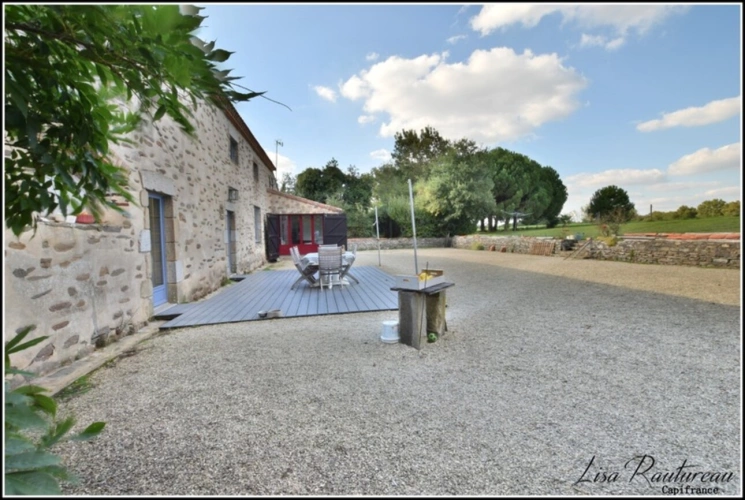 Photos 21 - Touristique - Domaine d'exception - CHAVAGNES EN PAILLERS (85) - 2 maisons d'habitations ainsi que 2 gîtes avec piscine