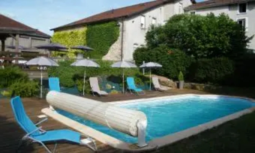 Photos 2 - Touristique - Vaste ferme avec 5 grands appartements et une piscine extérieure chauffée