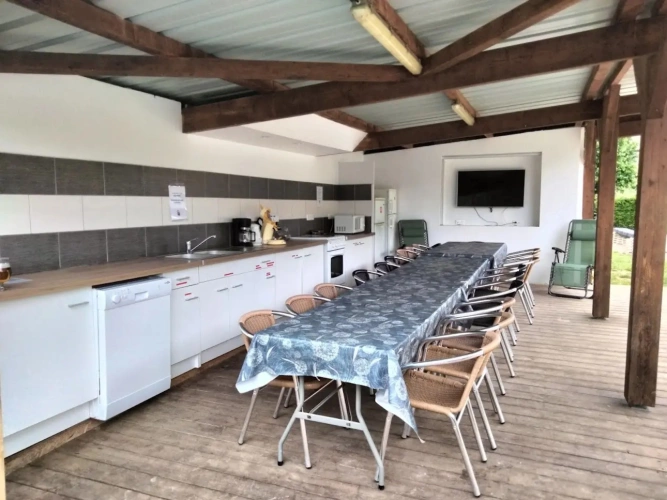 Photos 4 - Touristique - Vaste ferme avec 5 grands appartements et une piscine extérieure chauffée