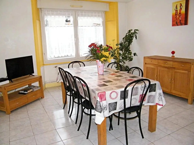 Photos 7 - Touristique - Vaste ferme avec 5 grands appartements et une piscine extérieure chauffée
