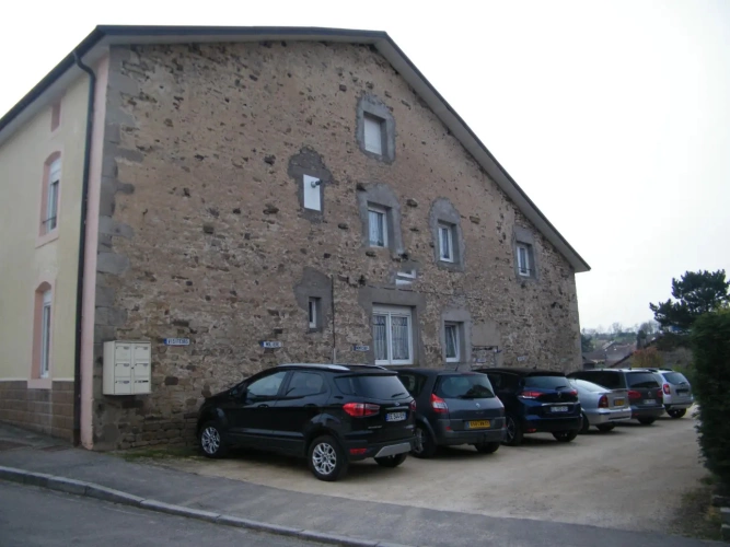 Photos 10 - Touristique - Vaste ferme avec 5 grands appartements et une piscine extérieure chauffée