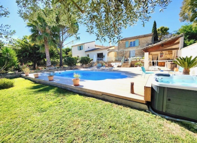 Photos 4 - Touristique - À VENDRE – Superbe domaine en pierre mariant l'authenticité et le moderne entre Nîmes et Montpellier