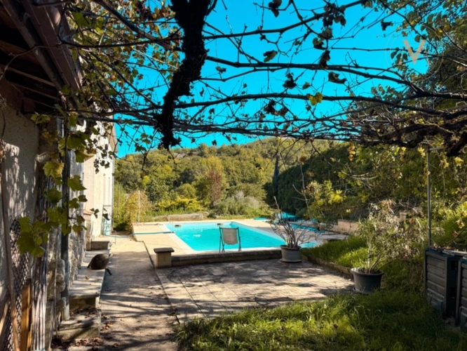 Photos 2 - Équestre - À vendre, belle propriété équestre avec maison en pierre, grange aménageable et lac privatif, sur 2,5 hectares de terrain, à deux pas de Courbiac