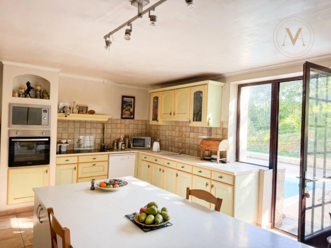 Photos 4 - Équestre - À vendre, belle propriété équestre avec maison en pierre, grange aménageable et lac privatif, sur 2,5 hectares de terrain, à deux pas de Courbiac