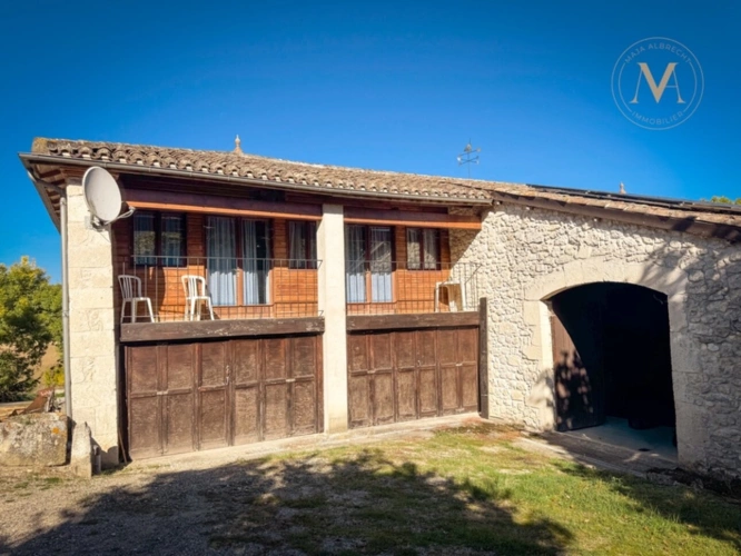 Photos 9 - Équestre - À vendre, belle propriété équestre avec maison en pierre, grange aménageable et lac privatif, sur 2,5 hectares de terrain, à deux pas de Courbiac