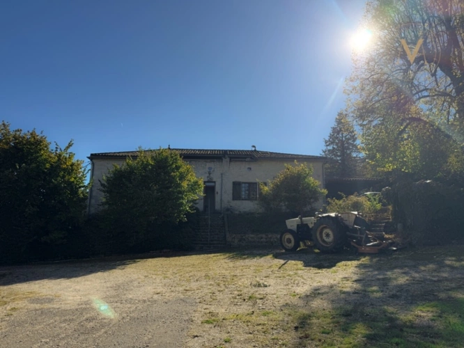 Photos 17 - Équestre - À vendre, belle propriété équestre avec maison en pierre, grange aménageable et lac privatif, sur 2,5 hectares de terrain, à deux pas de Courbiac