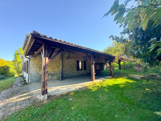Photos 18 - Équestre - À vendre, belle propriété équestre avec maison en pierre, grange aménageable et lac privatif, sur 2,5 hectares de terrain, à deux pas de Courbiac
