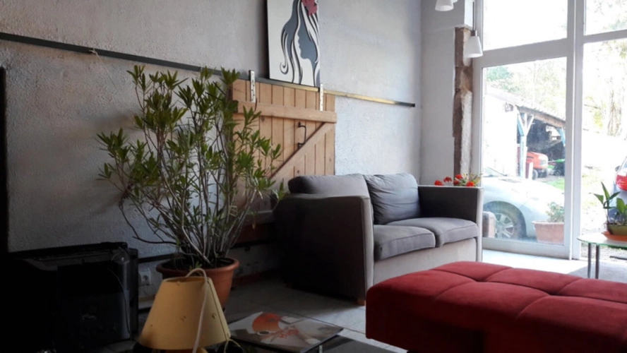 Photos 7 - Touristique - Ferme rénovée, sur 49 ares avec rivière