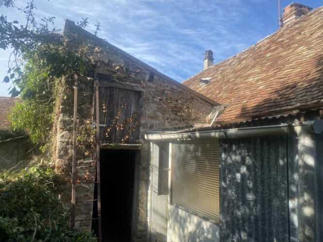 Photos 11 - Touristique - À saisir ! Maison à rénover avec terrain et hangar