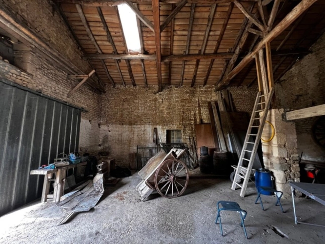 Photos 5 - Touristique - Ensemble Terrain + grange à Renover GENOUILLE