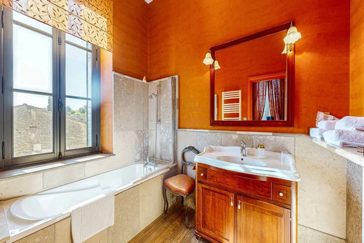 Photos 7 - Prestige - Maison d'hôtes haut de gamme - Vente murs et fonds - Totalement meublé équipé. Reprise activité immédiate
