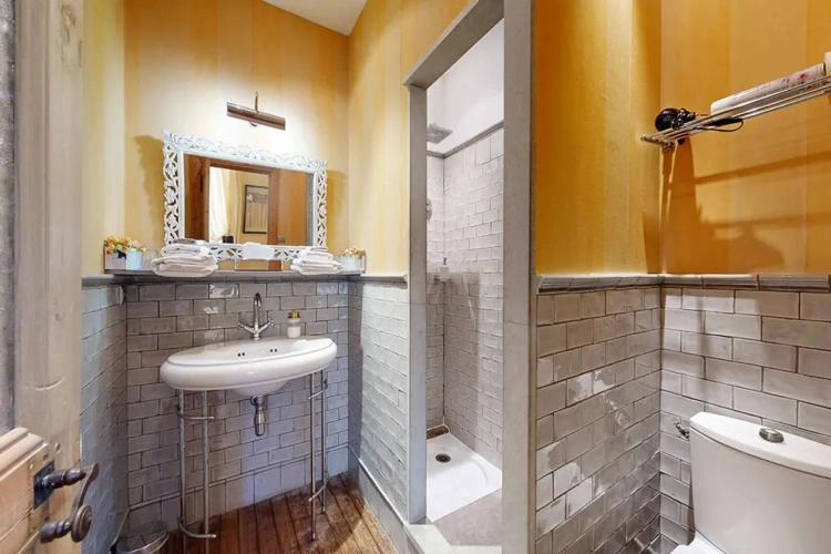 Photos 11 - Prestige - Maison d'hôtes haut de gamme - Vente murs et fonds - Totalement meublé équipé. Reprise activité immédiate