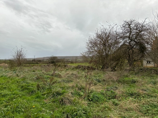 Photos 11 - Touristique - Grange avec grand jardin constructible proche de POUILLY EN AUXOIS (21)