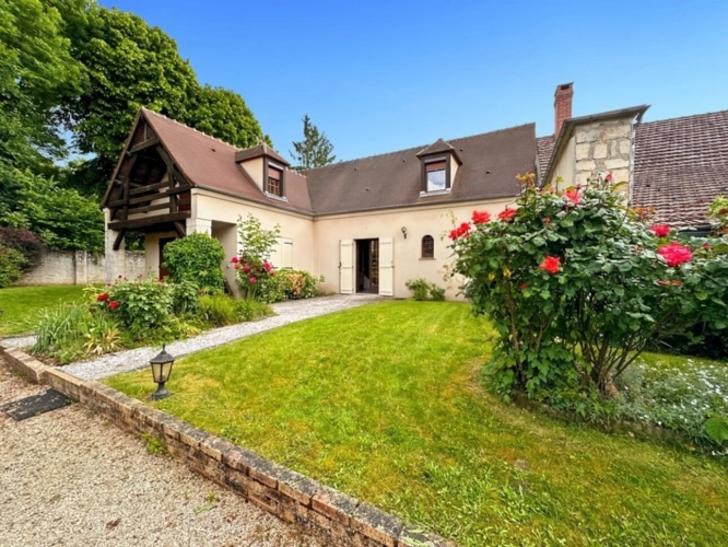 Photos 2 - Prestige - Propriete à vendre 5 pièces proche de SENLIS (60) - 3 chambres possibilité 4 - Jardin 2100m2 avec Piscine - A1 à 10 min / CDG 20 min / Ecoles privées et publiques / Commodités