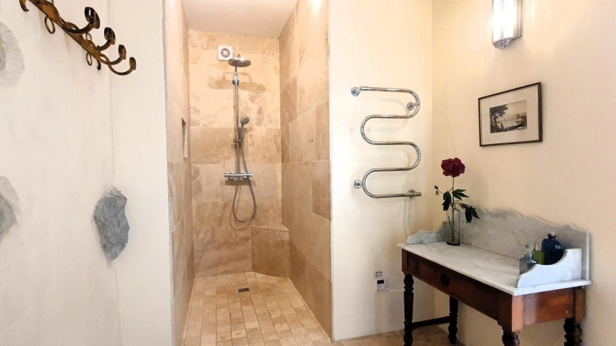 Photos 10 - Tourist - Estate