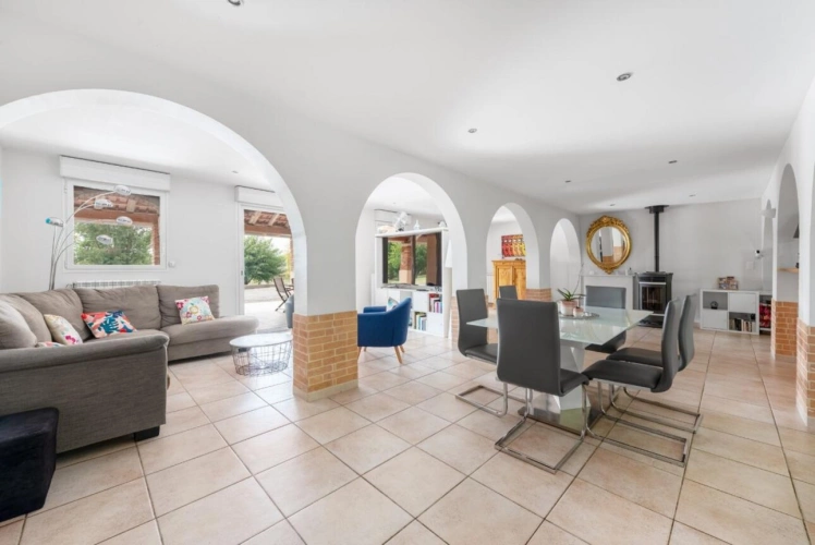 Photos 6 - Prestigious - Character property