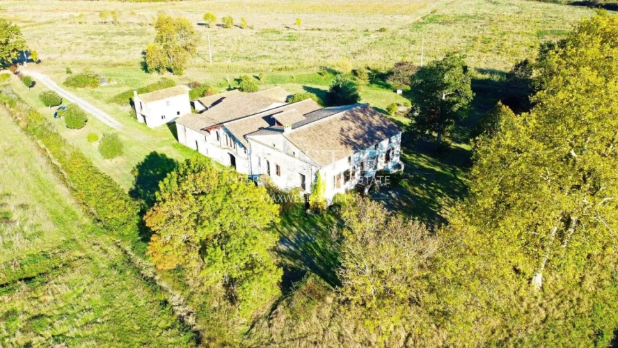 Photos 3 - Prestige - Propriété de 27 hectares d'un seul tenant, isolé, au calme. Bâtiments de caractère. A rénover