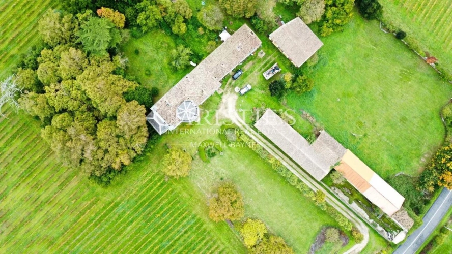 Photos 2 - Prestige - Château du 18eme siècle avec de nombreuses dépendances - Vue sur l'estuaire de la Gironde