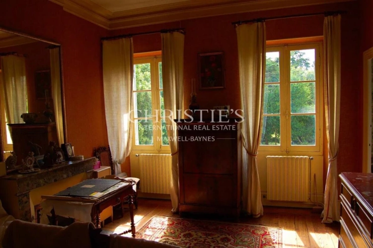 Photos 11 - Prestige - Château du 18eme siècle avec de nombreuses dépendances - Vue sur l'estuaire de la Gironde