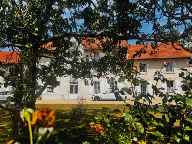 Photos 1 - Touristique - Propriété de 3 maisons dans un cadre bucolique avec plus de 3 hectares - à 20min de LA ROCHELLE