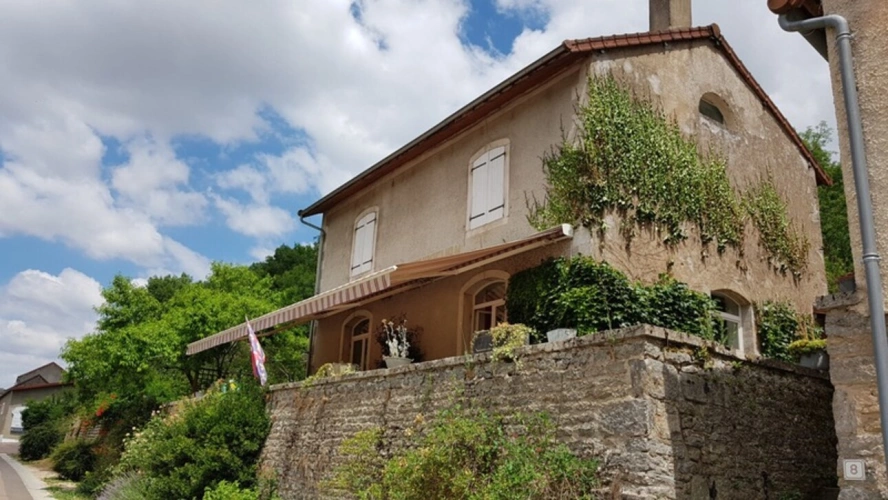 Photos 5 - Touristique - Propriété /gîtes/ chambre d'hôtes et grand terrain à St Sernin du Plain