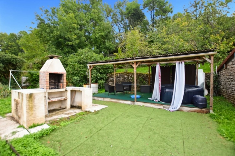 Photos 20 - Touristique - Propriété /gîtes/ chambre d'hôtes et grand terrain à St Sernin du Plain