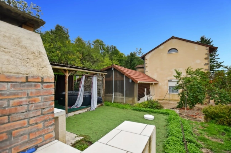 Photos 24 - Touristique - Propriété /gîtes/ chambre d'hôtes et grand terrain à St Sernin du Plain