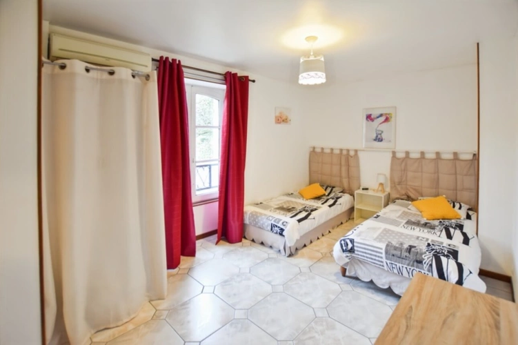 Photos 35 - Touristique - Propriété /gîtes/ chambre d'hôtes et grand terrain à St Sernin du Plain