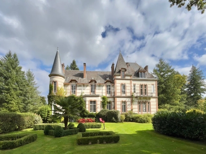 Photos 1 - Prestige - Magnifique Château rénové avec un cadre exceptionnel