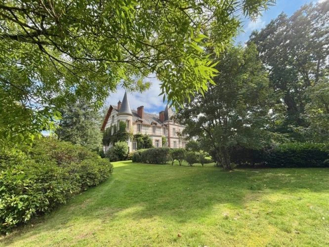 Photos 2 - Prestige - Magnifique Château rénové avec un cadre exceptionnel