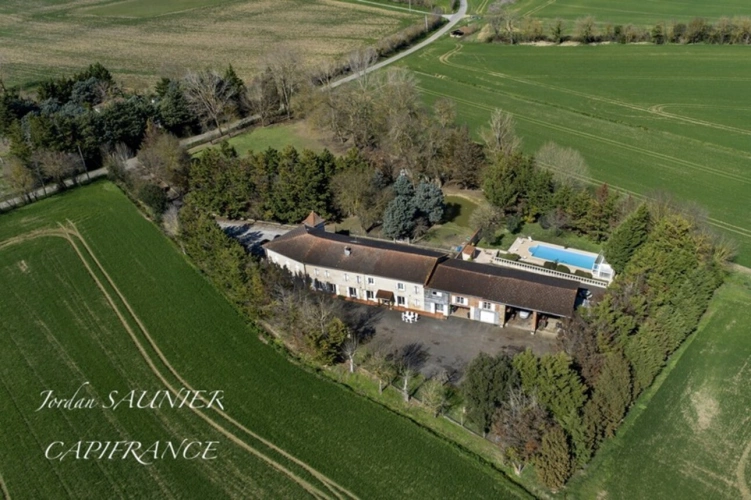 Photos 1 - Touristique - Dpt Haute Garonne (31), à vendre proche de CARAMAN propriete P22 de 375 m² - Terrain de 9 000 m²