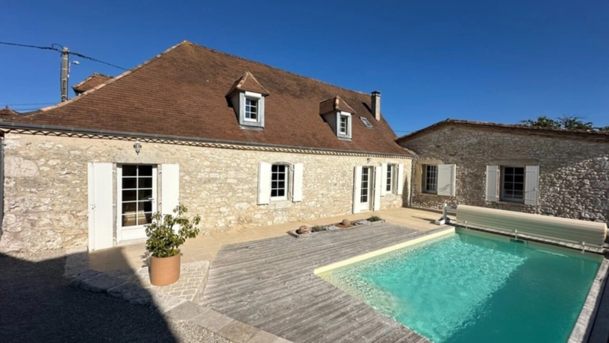 Photos 2 - Touristique - ENSEMBLE IMMOBILIER DE CARACTÈRE AVEC 4 HABITATIONS ET 2 PISCINES – POMPORT (24240)