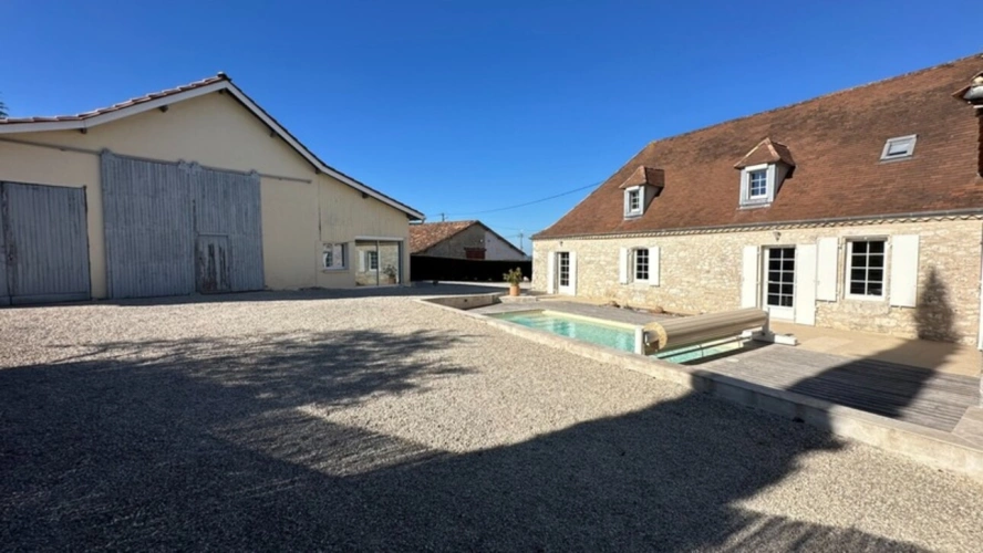 Photos 3 - Touristique - ENSEMBLE IMMOBILIER DE CARACTÈRE AVEC 4 HABITATIONS ET 2 PISCINES – POMPORT (24240)
