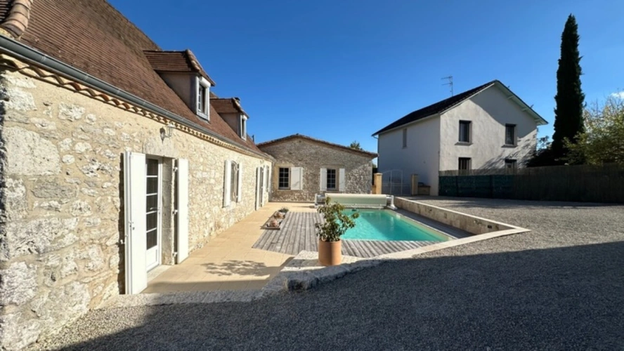 Photos 42 - Touristique - ENSEMBLE IMMOBILIER DE CARACTÈRE AVEC 4 HABITATIONS ET 2 PISCINES – POMPORT (24240)