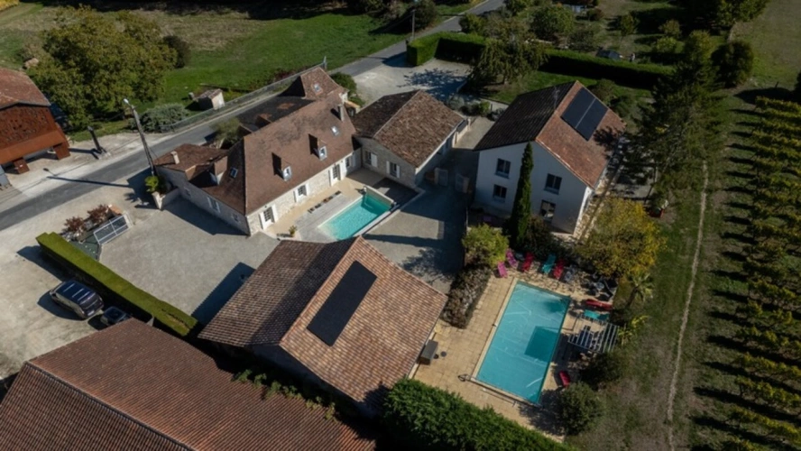 Photos 44 - Touristique - ENSEMBLE IMMOBILIER DE CARACTÈRE AVEC 4 HABITATIONS ET 2 PISCINES – POMPORT (24240)