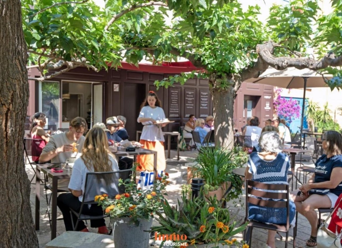 Photos 12 - Tourist - ? Charming Guesthouse with Café-Bar & Terrace - Heart of a Renowned Catalan Seaside Village