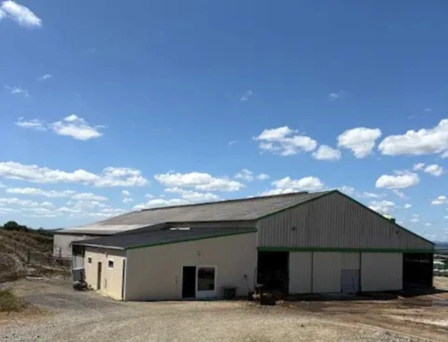 Photos 1 - Agricole - BRETAGNE- FINISTERE – EXPLOITATION AGRICOLE LAITIERE, AVICOLE ET CULTURES D’ENVIRON 126 HECTARES.