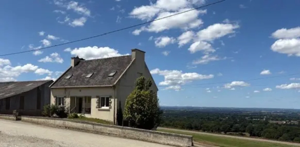 Photos 3 - Agricole - BRETAGNE- FINISTERE – EXPLOITATION AGRICOLE LAITIERE, AVICOLE ET CULTURES D’ENVIRON 126 HECTARES.