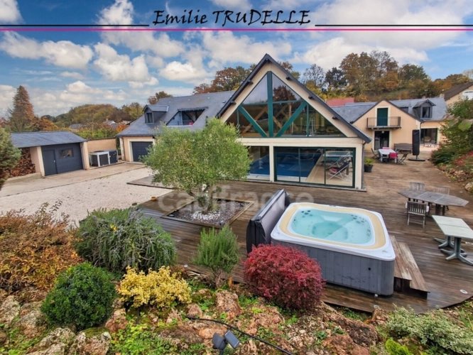 Photos 1 - Prestige - Propriete à vendre 11 pièces LA CHARTRE SUR LE LOIR (72) avec loft, gîte, piscine intérieure et spa – 324 m² habitables – 7 chambres – Terrain de 5 130 m²