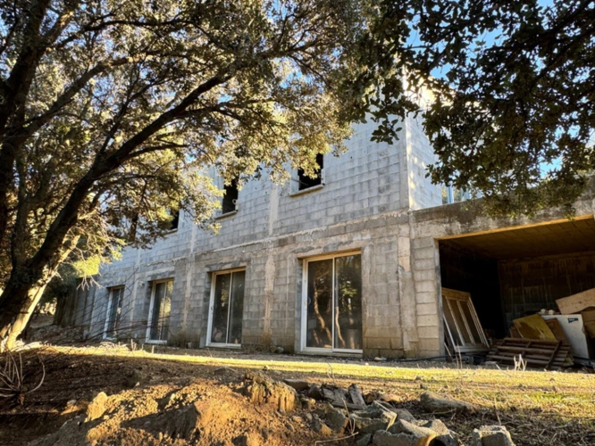 Photos 3 - Prestige - Terrain 3250 m2 avec batiment de 200m2 à vendre, proche de L'ILE ROUSSE (20)