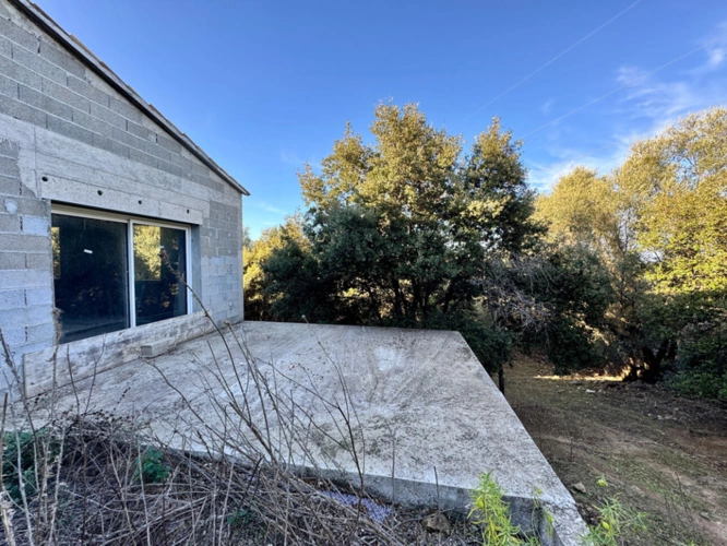 Photos 4 - Prestige - Terrain 3250 m2 avec batiment de 200m2 à vendre, proche de L'ILE ROUSSE (20)