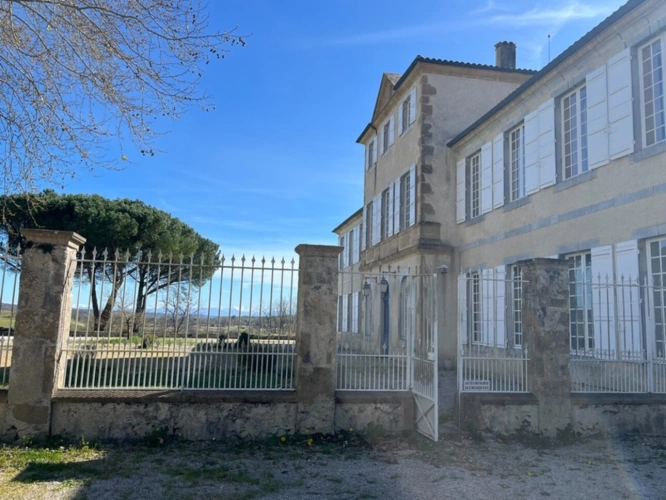 Photos 4 - Prestige - Elégant CHATEAU XIXs sur 70 ha, VUE PANORAMIQUE PYRÉNÉES, au bout d 'une allée,  Toulouse-Blagnac 1h30