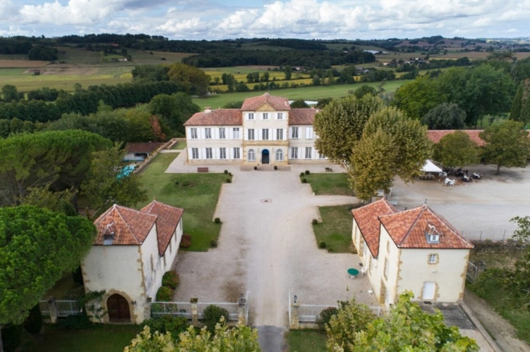 Photos 5 - Prestige - Elégant CHATEAU XIXs sur 70 ha, VUE PANORAMIQUE PYRÉNÉES, au bout d 'une allée,  Toulouse-Blagnac 1h30