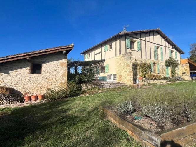 Photos 63 - Prestige - MARCIAC (32) 10 min, VUE EXCEPTIONNELLE, cachée, sans nuisance, TRES BELLE PROPRIETE sans travaux, piscine, ECONOMIQUE, écologique , geothermie, dependances