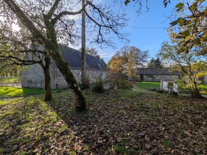 Photos 1 - Prestige - LOCMALO PROPRIÉTÉ DE 180M² ENVIRON EN CAMPAGNE AU CALME ENSEMBLE DE 2 MAISONS AVEC DOUBLE GARAGE PRÉAU ET DÉPENDANCE PUITS JARDIN ET BOIS DE 1 HECTARE 56