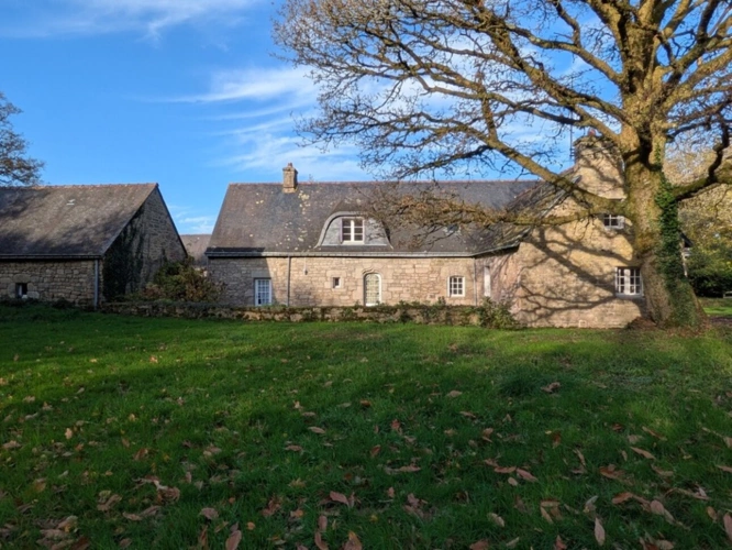 Photos 2 - Prestige - LOCMALO PROPRIÉTÉ DE 180M² ENVIRON EN CAMPAGNE AU CALME ENSEMBLE DE 2 MAISONS AVEC DOUBLE GARAGE PRÉAU ET DÉPENDANCE PUITS JARDIN ET BOIS DE 1 HECTARE 56