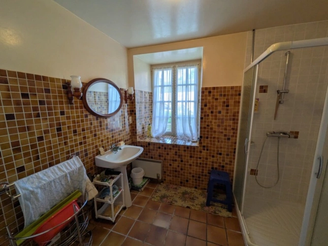 Photos 9 - Prestige - LOCMALO PROPRIÉTÉ DE 180M² ENVIRON EN CAMPAGNE AU CALME ENSEMBLE DE 2 MAISONS AVEC DOUBLE GARAGE PRÉAU ET DÉPENDANCE PUITS JARDIN ET BOIS DE 1 HECTARE 56