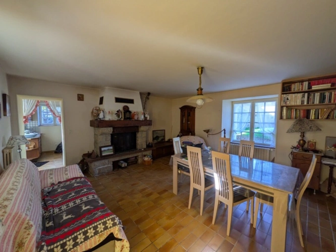 Photos 14 - Prestige - LOCMALO PROPRIÉTÉ DE 180M² ENVIRON EN CAMPAGNE AU CALME ENSEMBLE DE 2 MAISONS AVEC DOUBLE GARAGE PRÉAU ET DÉPENDANCE PUITS JARDIN ET BOIS DE 1 HECTARE 56