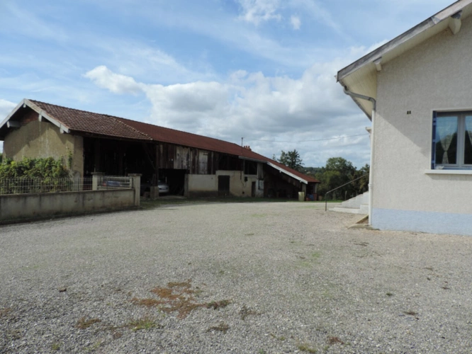 Photos 3 - Prestige - Dpt Ain (01), à vendre MONTAGNAT, propriété à rénover avec maison de 84 m² et dépendance de 170 m² - Terrain de 2 300 m²