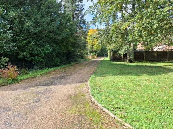 Photos 1 - Touristique - FEUCHEROLLES (78) Propriété composée de deux maisons de 324 m2 sur 2713 m2 de terrain